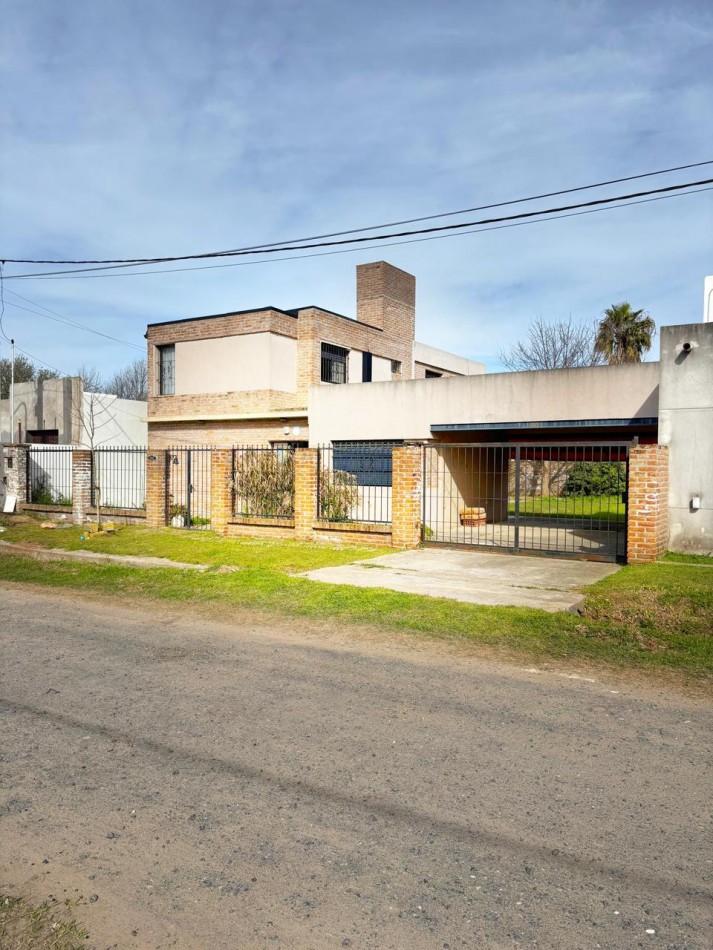 Calle 19 No 2062 - Los Troncos