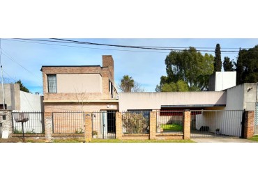 Calle 19 No 2062 - Los Troncos